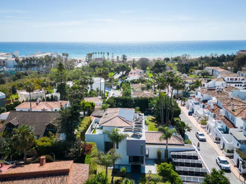 VILLA NEXT TO THE BEACH WITH HEATED POOL