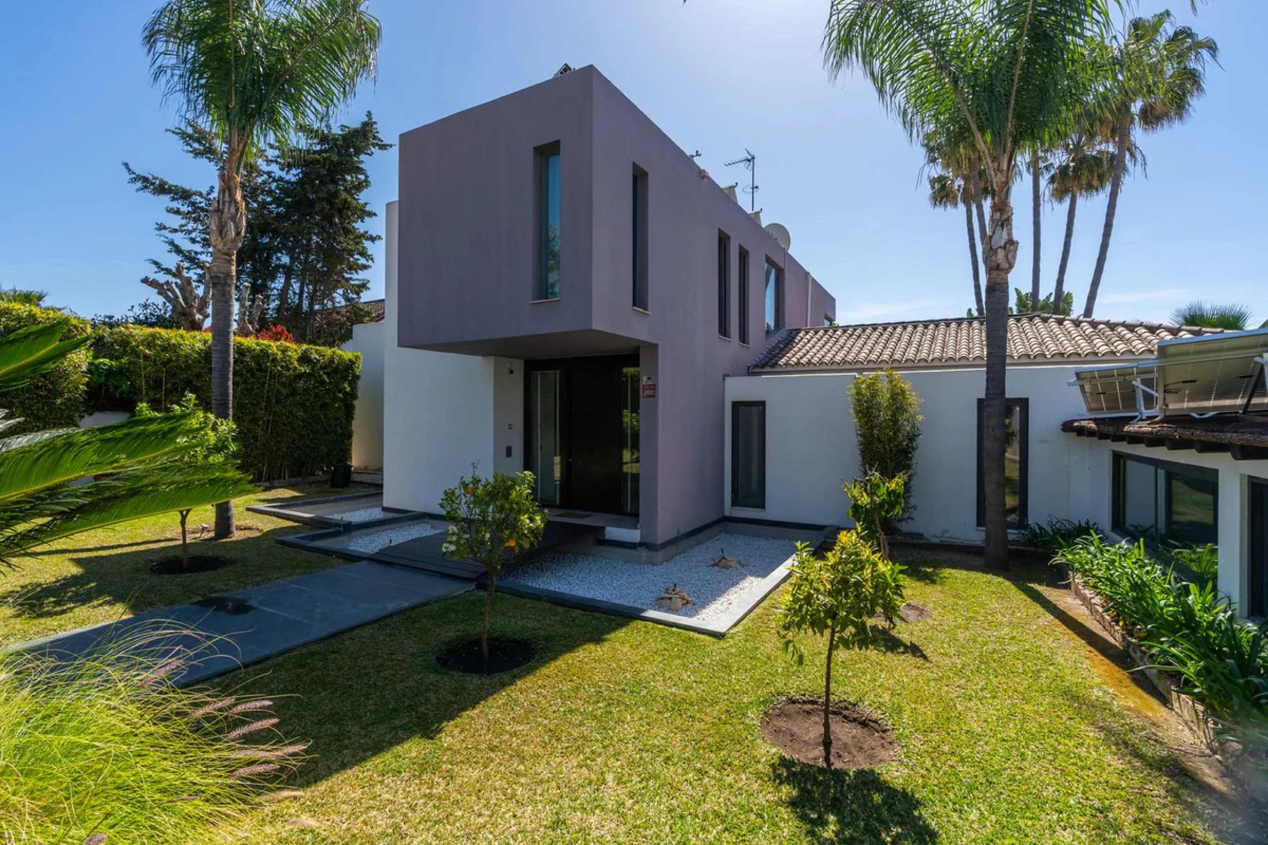 VILLA NEXT TO THE BEACH WITH HEATED POOL