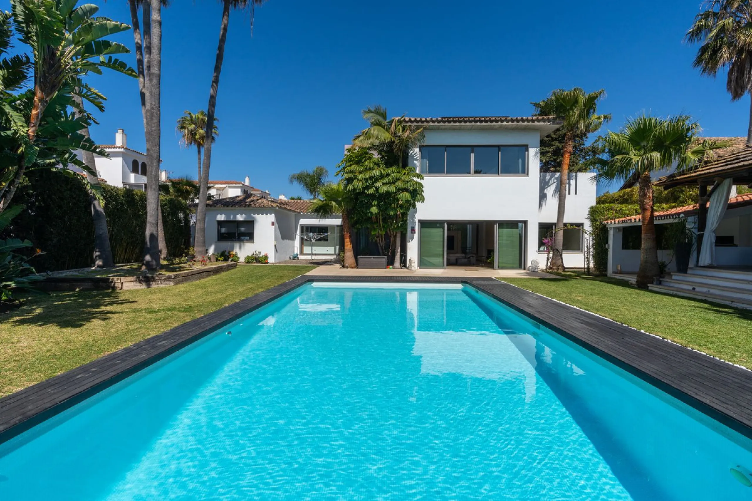 VILLA NEXT TO THE BEACH WITH HEATED POOL