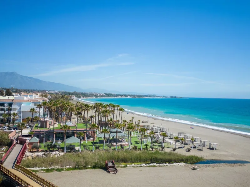 VILLA NEXT TO THE BEACH WITH HEATED POOL