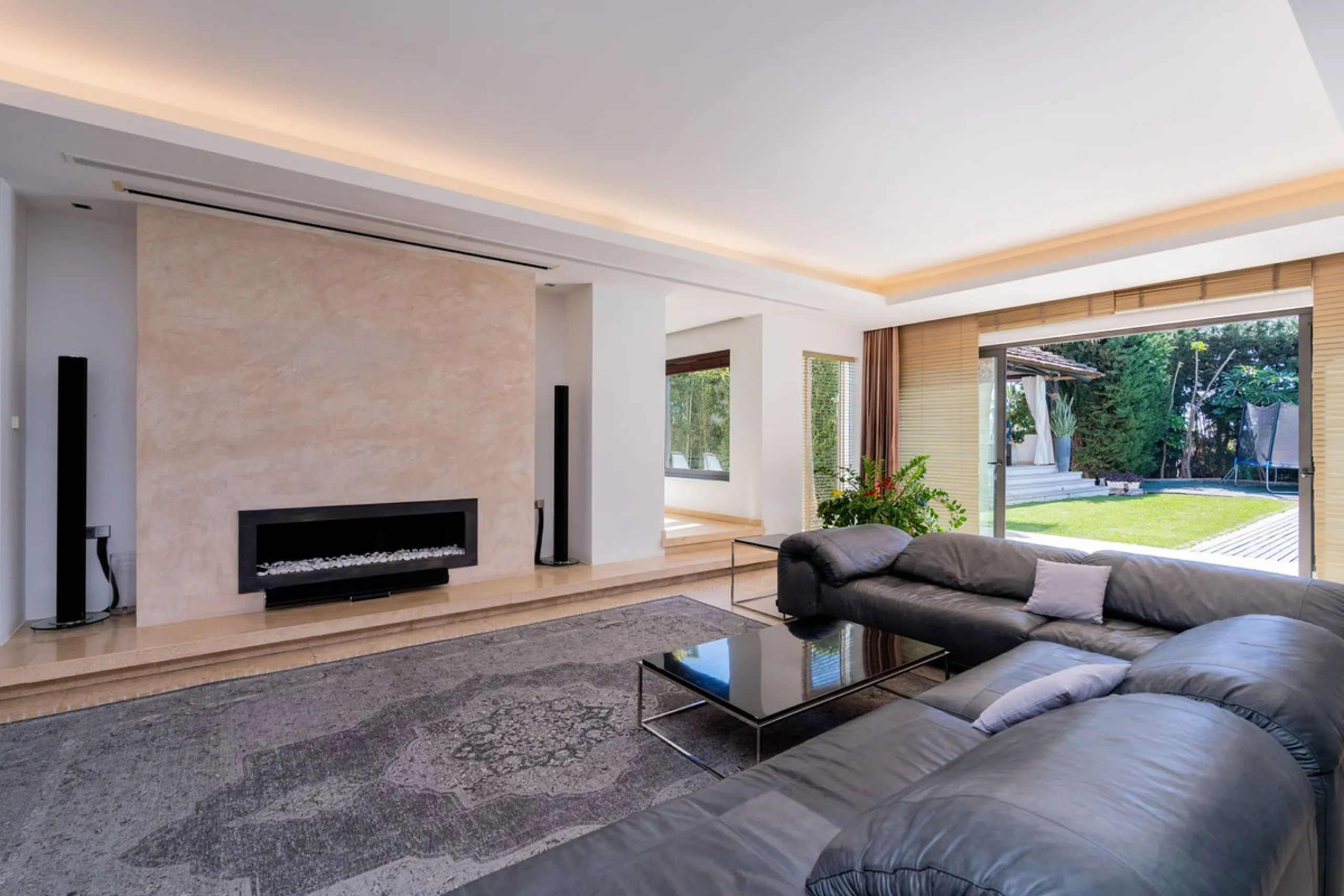 VILLA NEXT TO THE BEACH WITH HEATED POOL