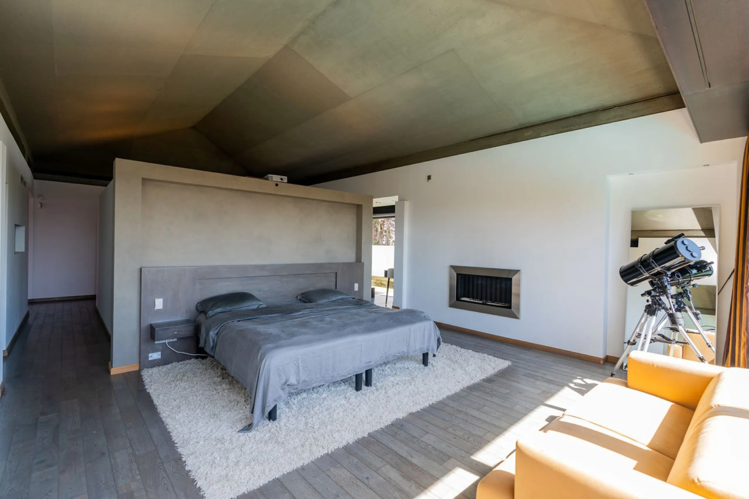 VILLA NEXT TO THE BEACH WITH HEATED POOL