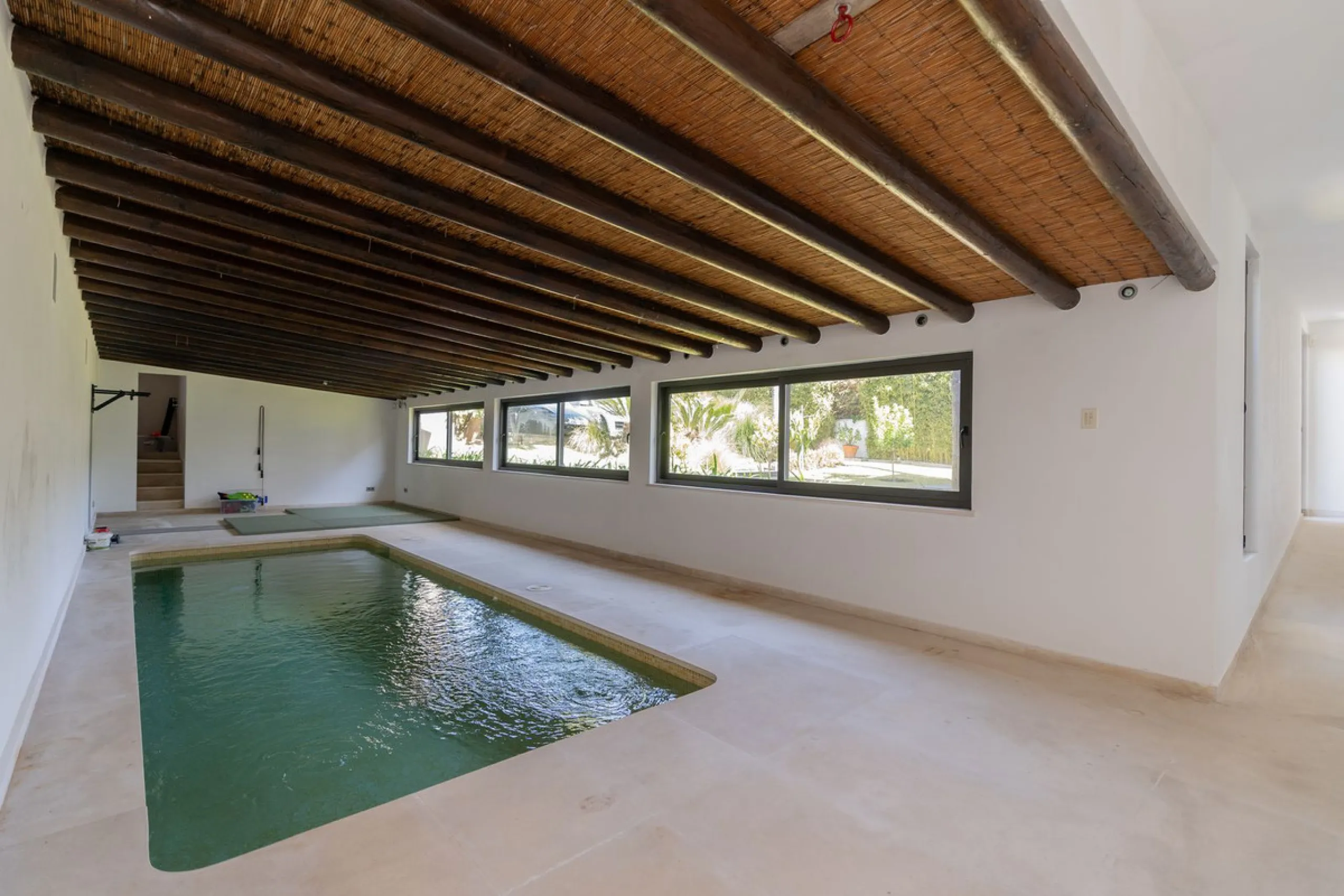 VILLA NEXT TO THE BEACH WITH HEATED POOL