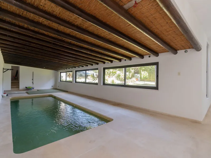 VILLA NEXT TO THE BEACH WITH HEATED POOL