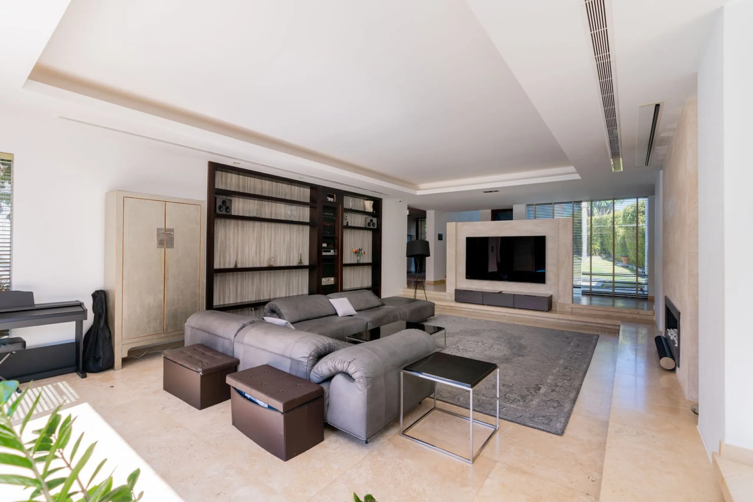 VILLA NEXT TO THE BEACH WITH HEATED POOL