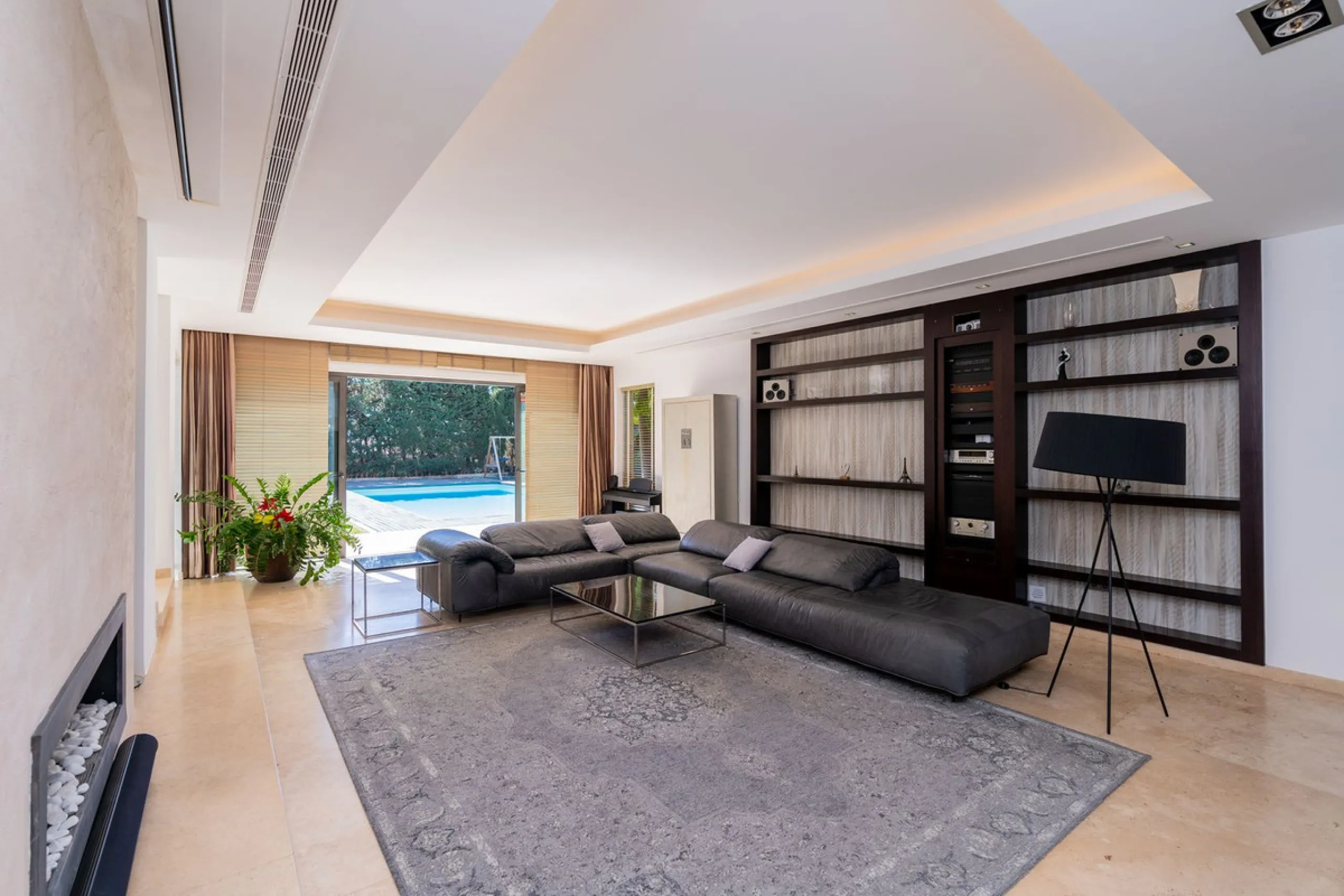 VILLA NEXT TO THE BEACH WITH HEATED POOL