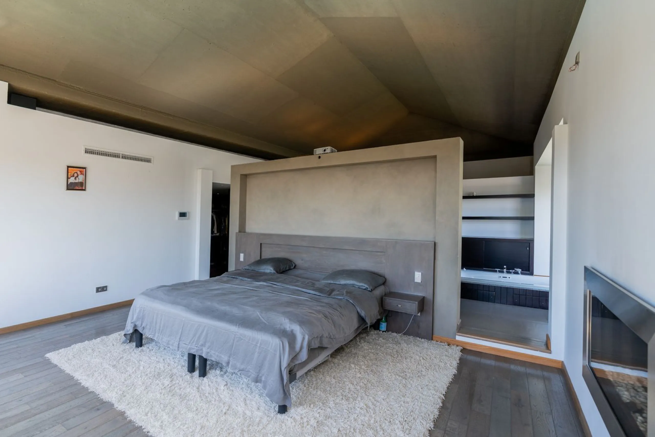 VILLA NEXT TO THE BEACH WITH HEATED POOL