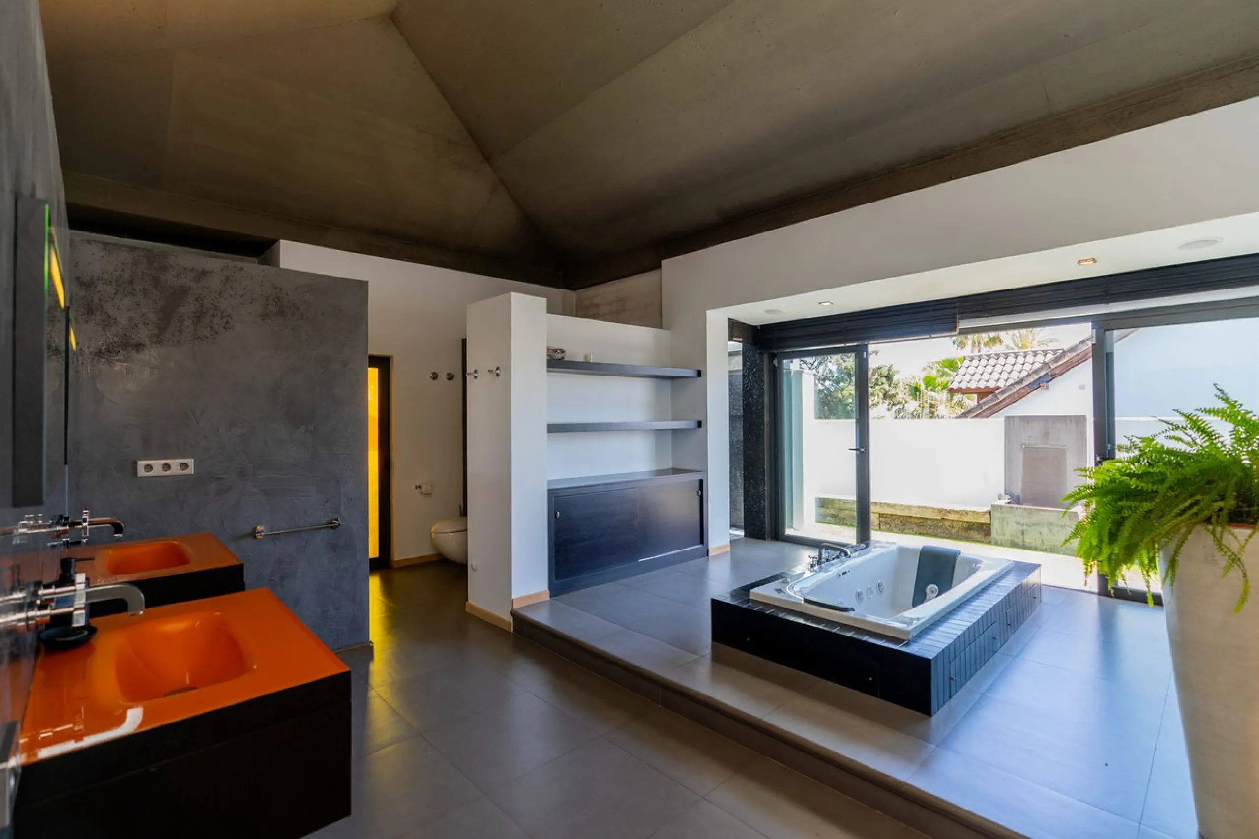 VILLA NEXT TO THE BEACH WITH HEATED POOL