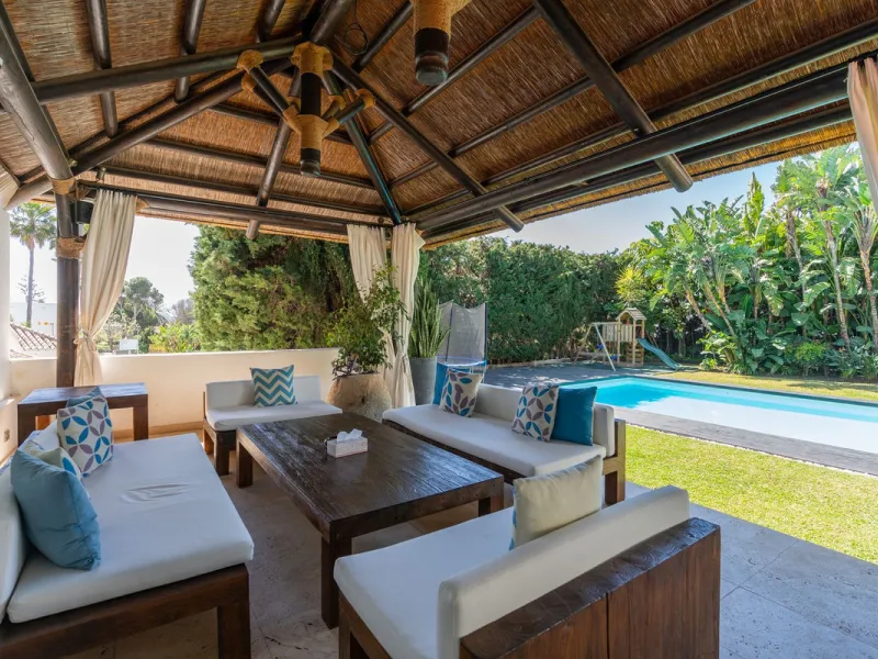VILLA NEXT TO THE BEACH WITH HEATED POOL