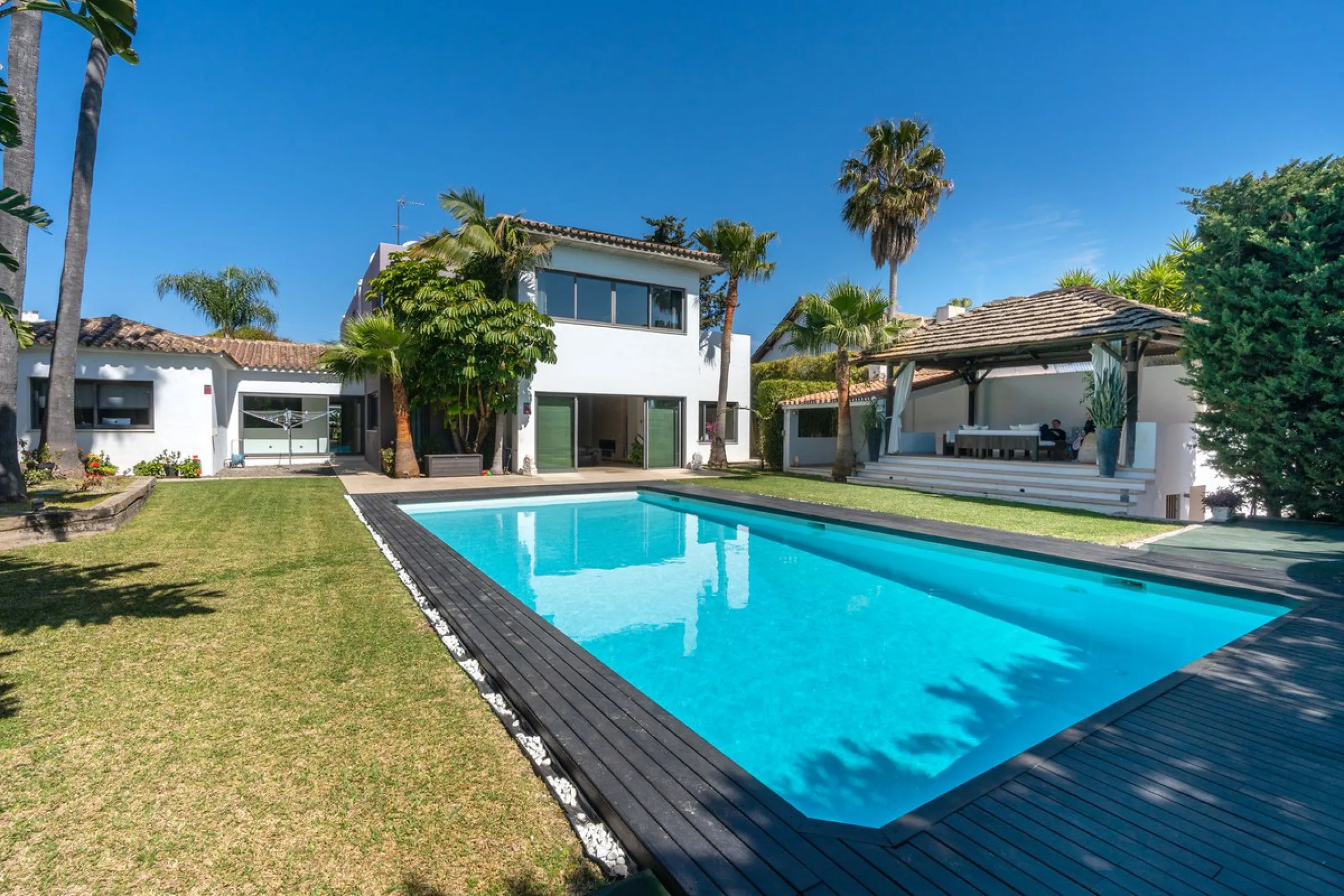 VILLA NEXT TO THE BEACH WITH HEATED POOL