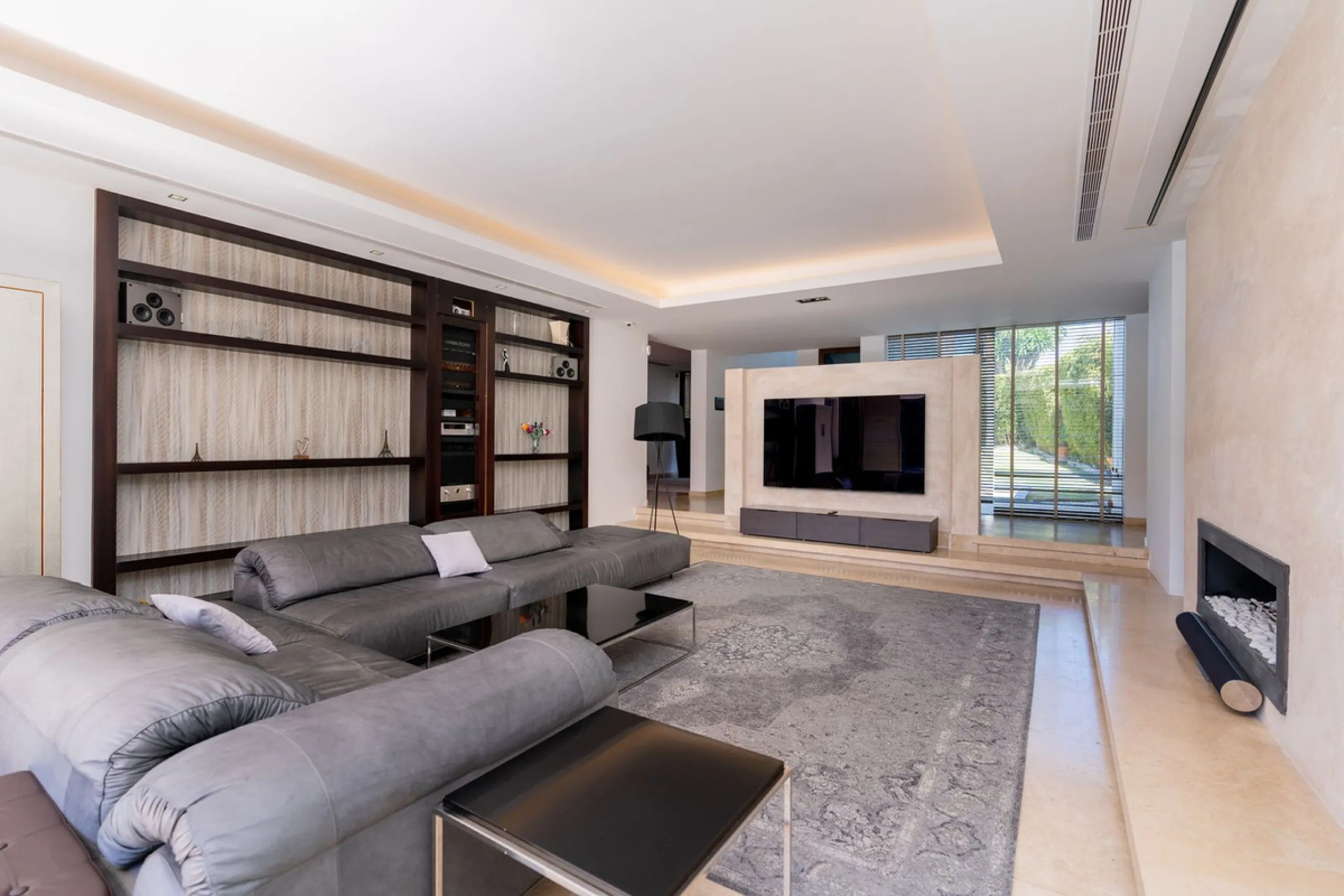 VILLA NEXT TO THE BEACH WITH HEATED POOL