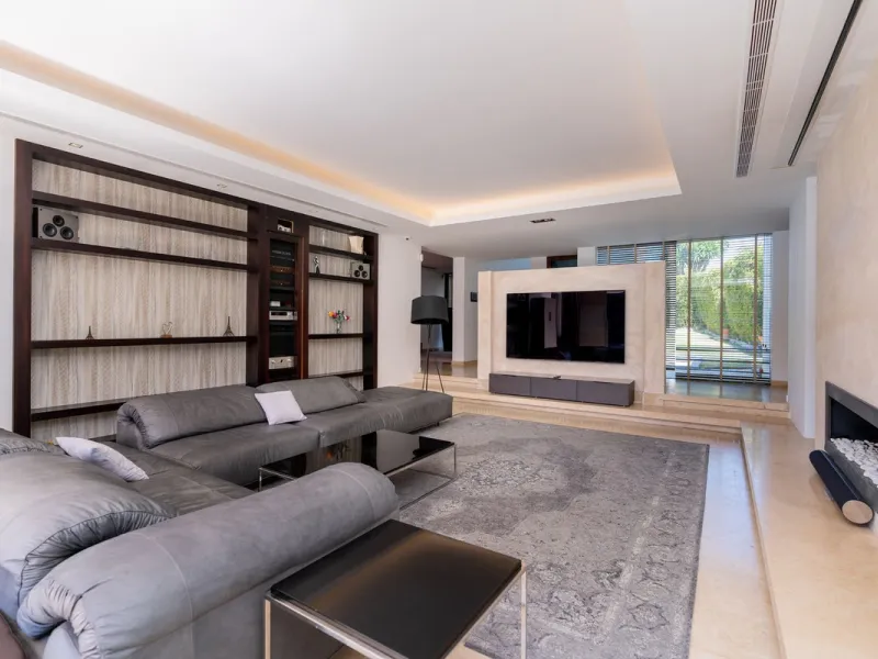 VILLA NEXT TO THE BEACH WITH HEATED POOL