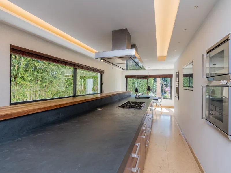 VILLA NEXT TO THE BEACH WITH HEATED POOL