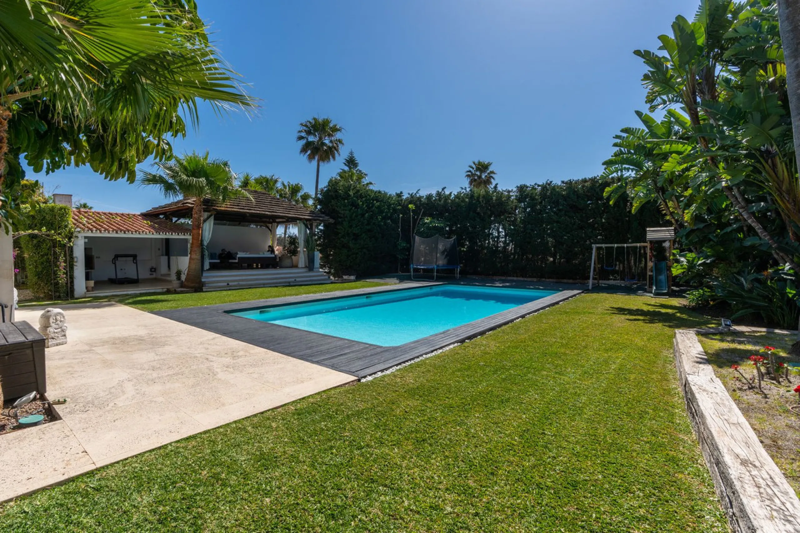 VILLA NEXT TO THE BEACH WITH HEATED POOL
