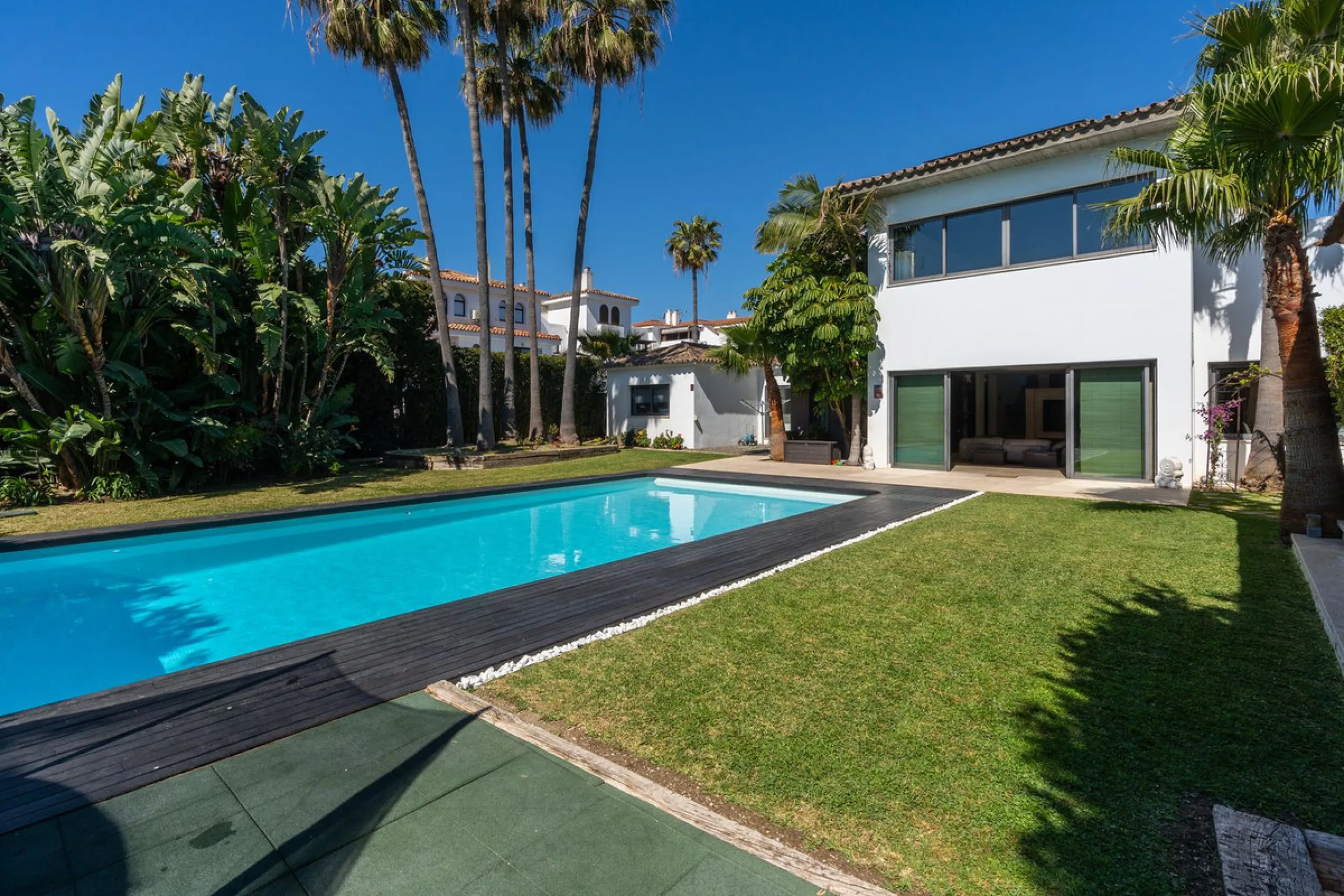 VILLA NEXT TO THE BEACH WITH HEATED POOL