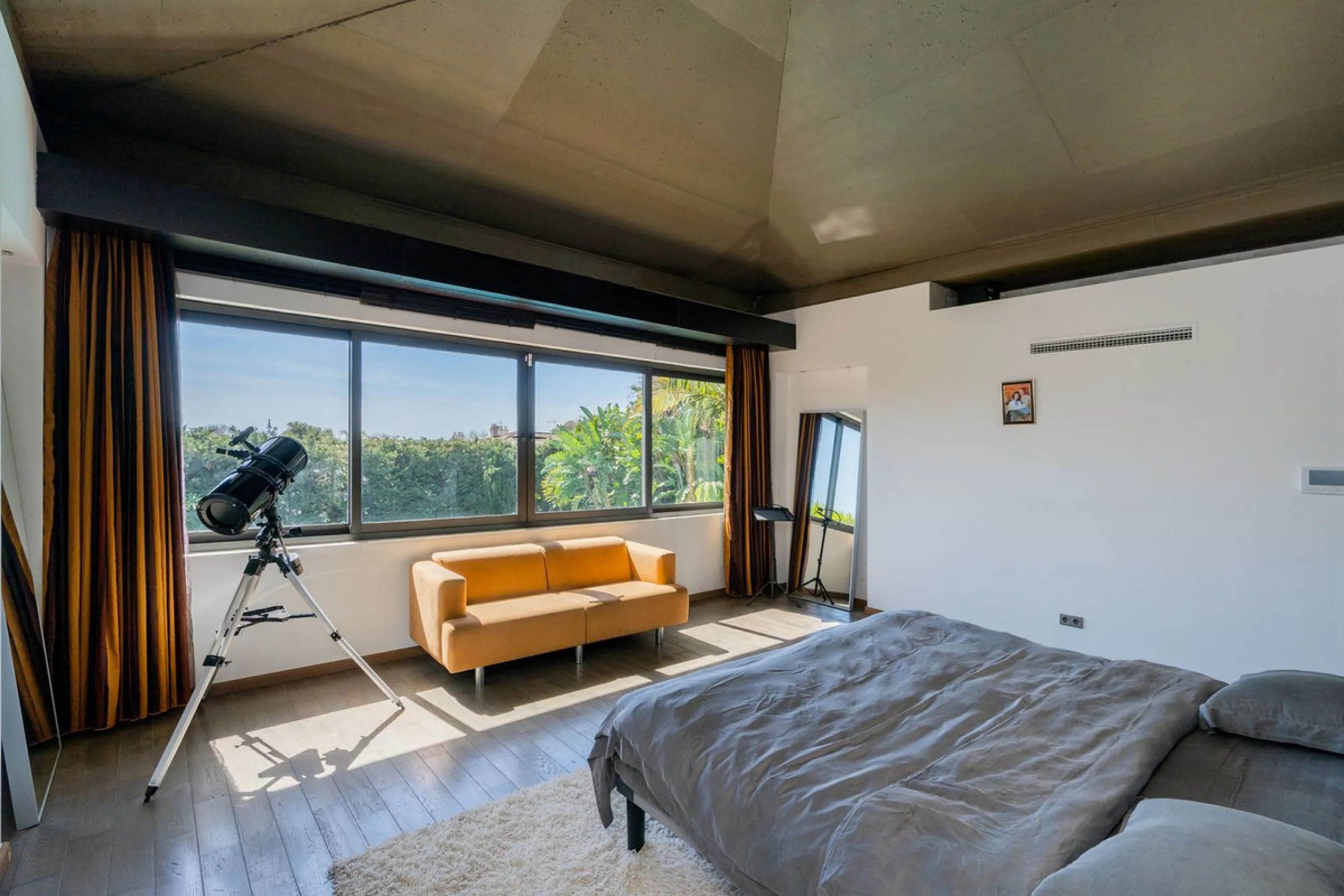 VILLA NEXT TO THE BEACH WITH HEATED POOL