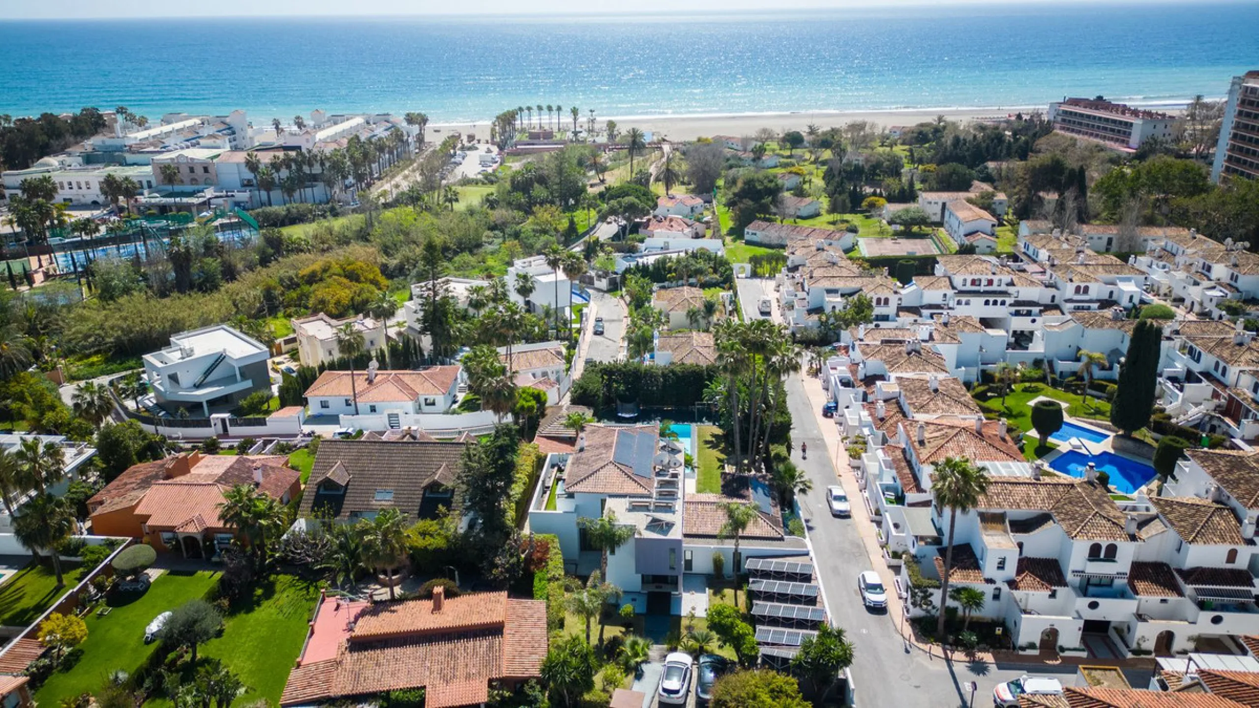 VILLA NEXT TO THE BEACH WITH HEATED POOL