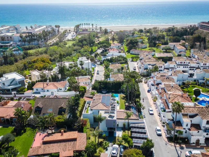 VILLA NEXT TO THE BEACH WITH HEATED POOL