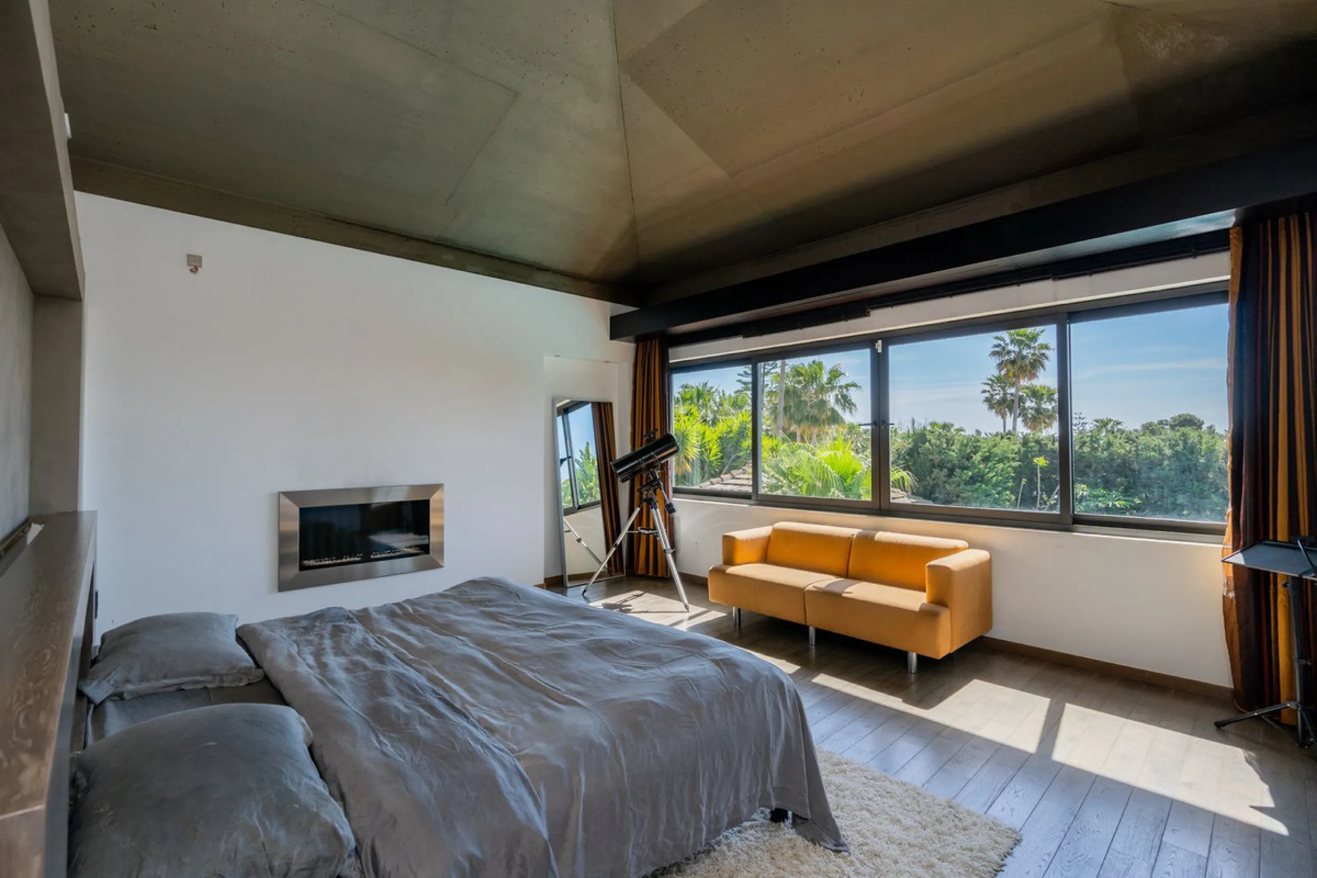 VILLA NEXT TO THE BEACH WITH HEATED POOL