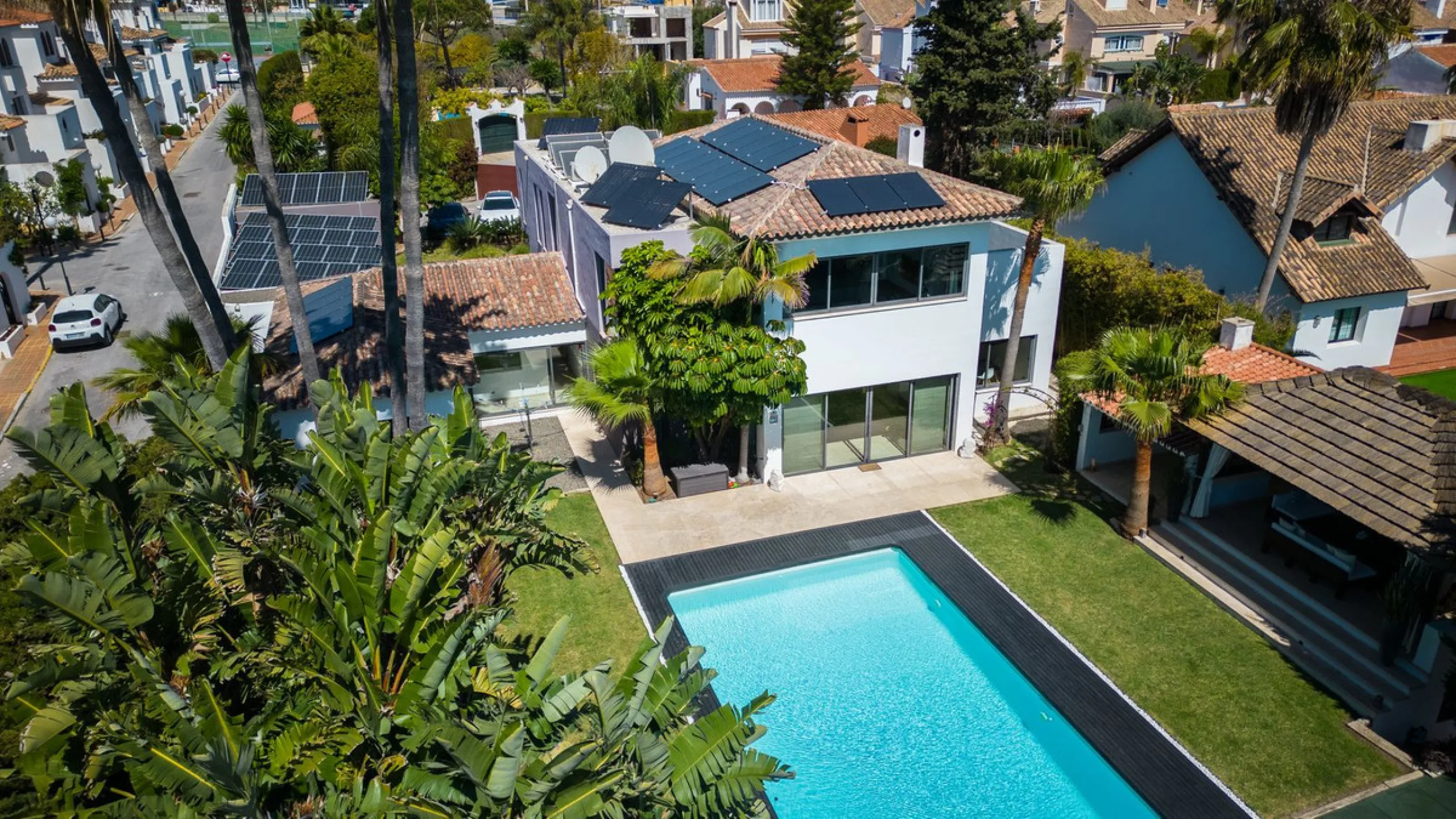 VILLA NEXT TO THE BEACH WITH HEATED POOL