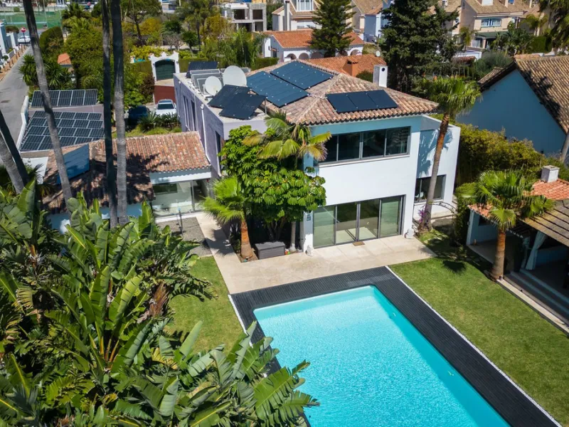 VILLA NEXT TO THE BEACH WITH HEATED POOL