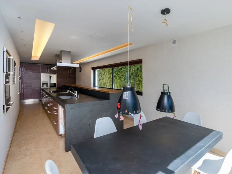 VILLA NEXT TO THE BEACH WITH HEATED POOL