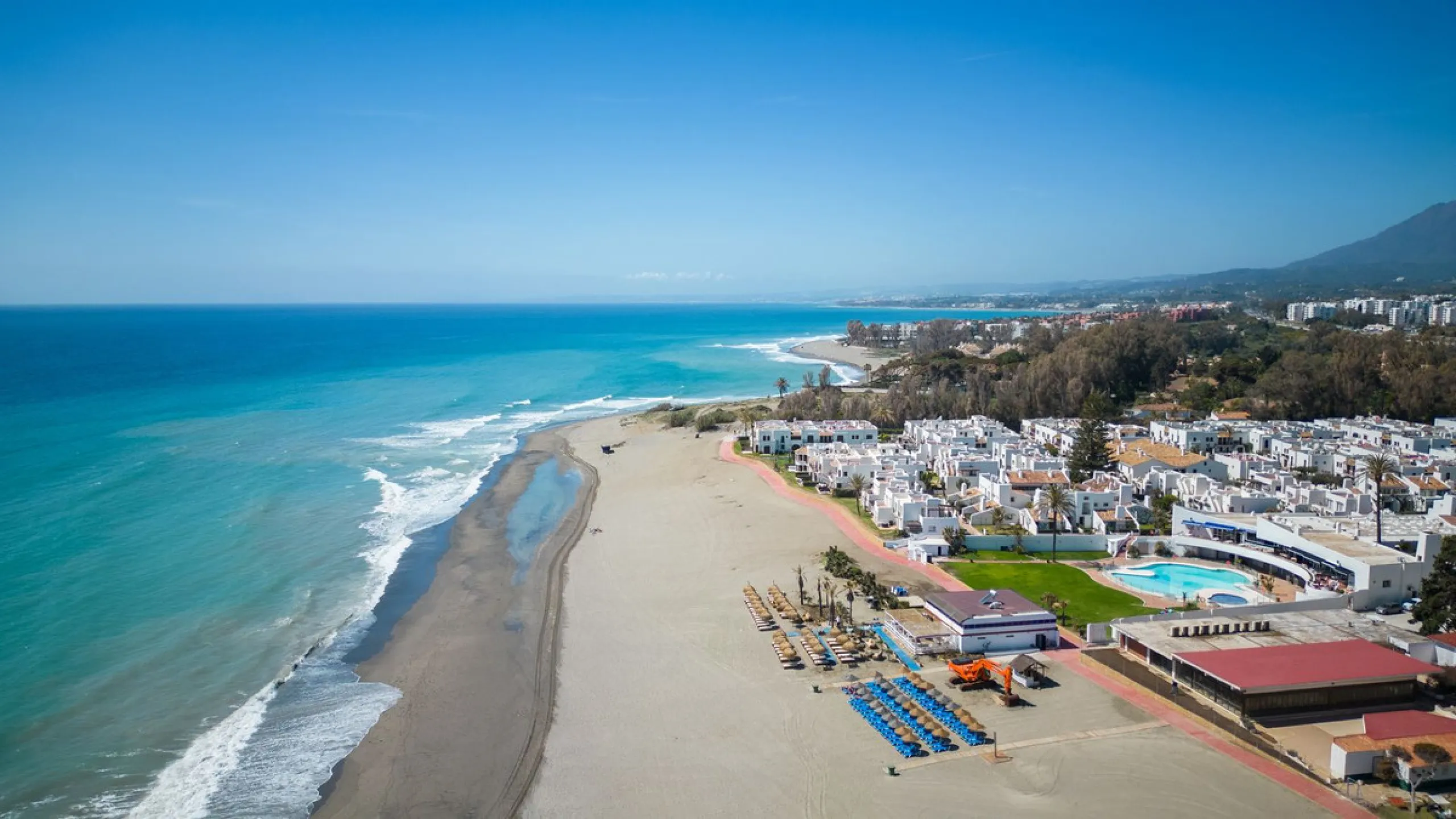 VILLA NEXT TO THE BEACH WITH HEATED POOL