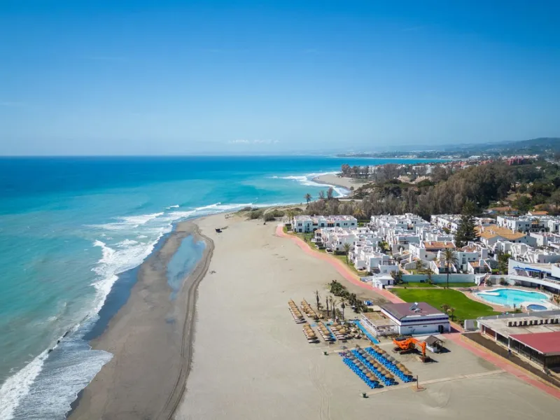 VILLA NEXT TO THE BEACH WITH HEATED POOL