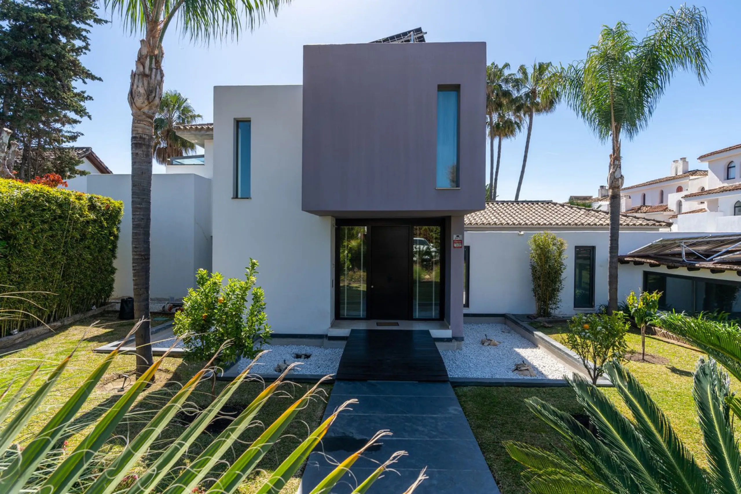 VILLA NEXT TO THE BEACH WITH HEATED POOL