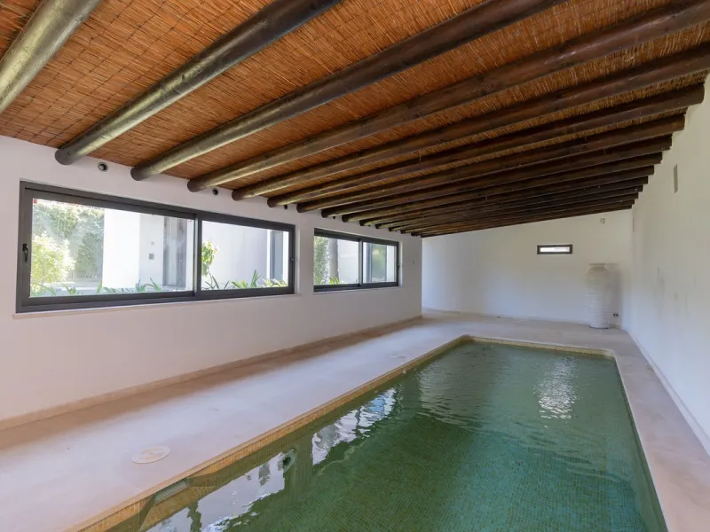 VILLA NEXT TO THE BEACH WITH HEATED POOL
