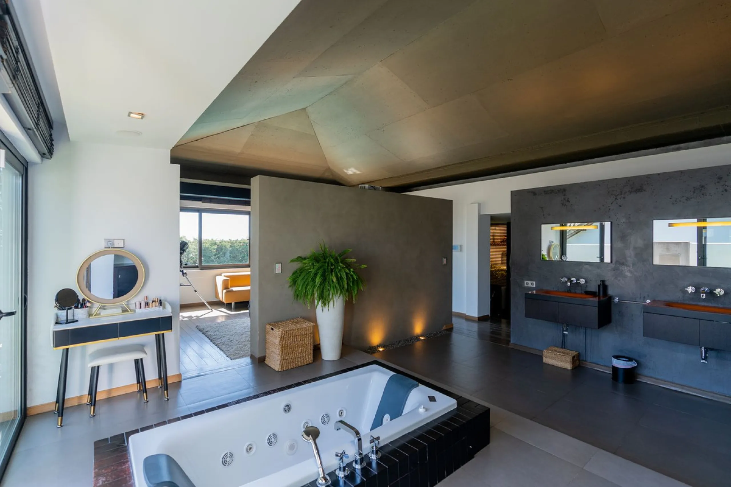 VILLA NEXT TO THE BEACH WITH HEATED POOL