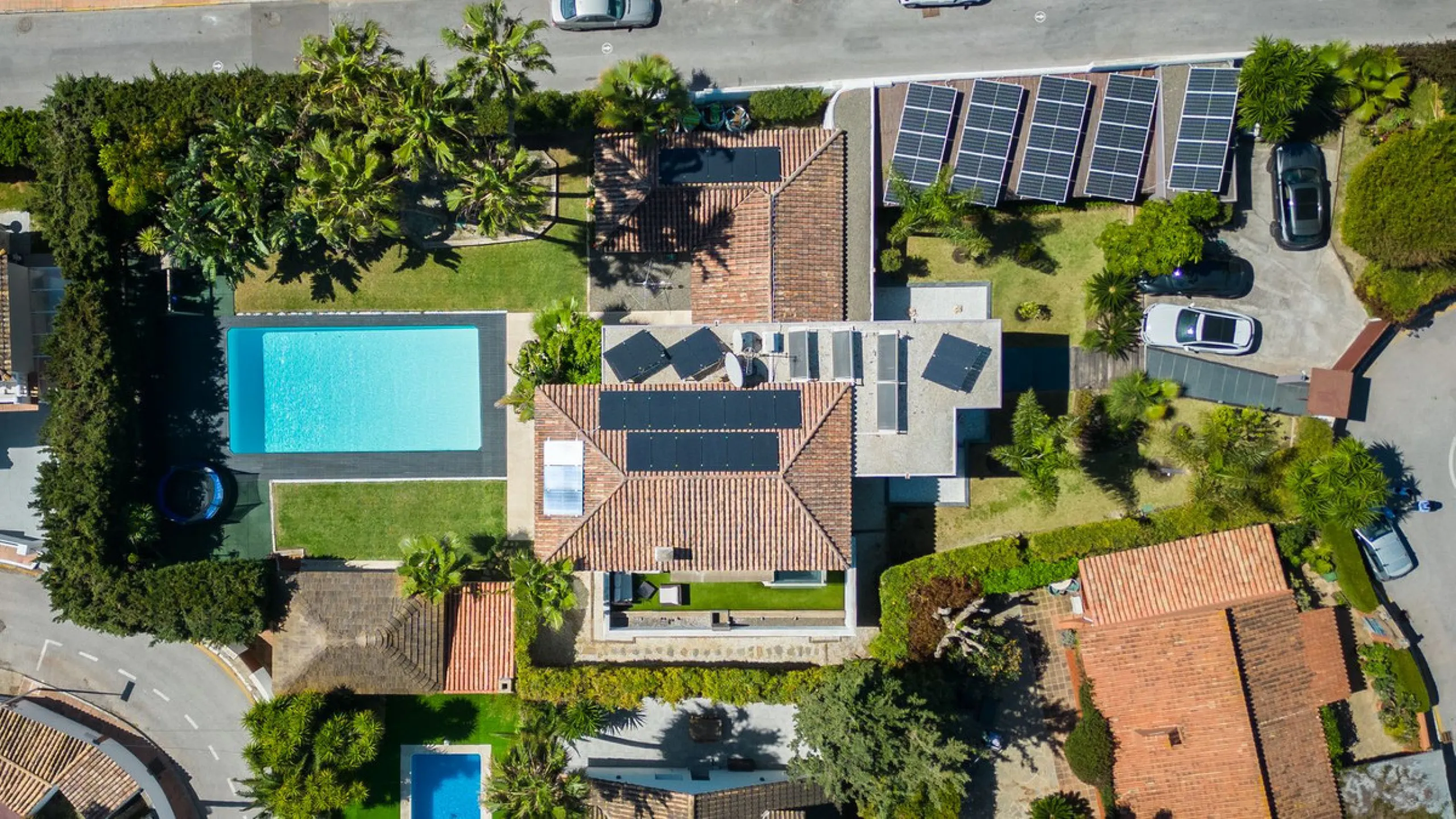 VILLA NEXT TO THE BEACH WITH HEATED POOL