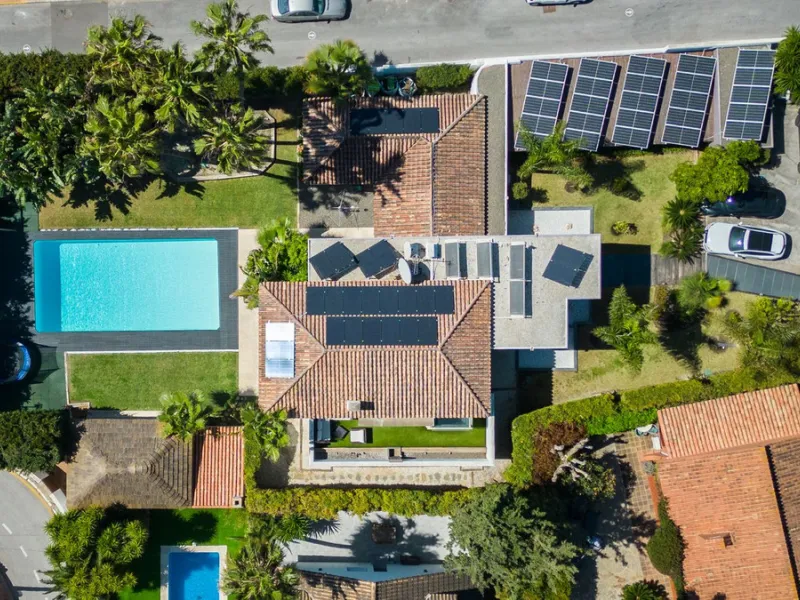 VILLA NEXT TO THE BEACH WITH HEATED POOL