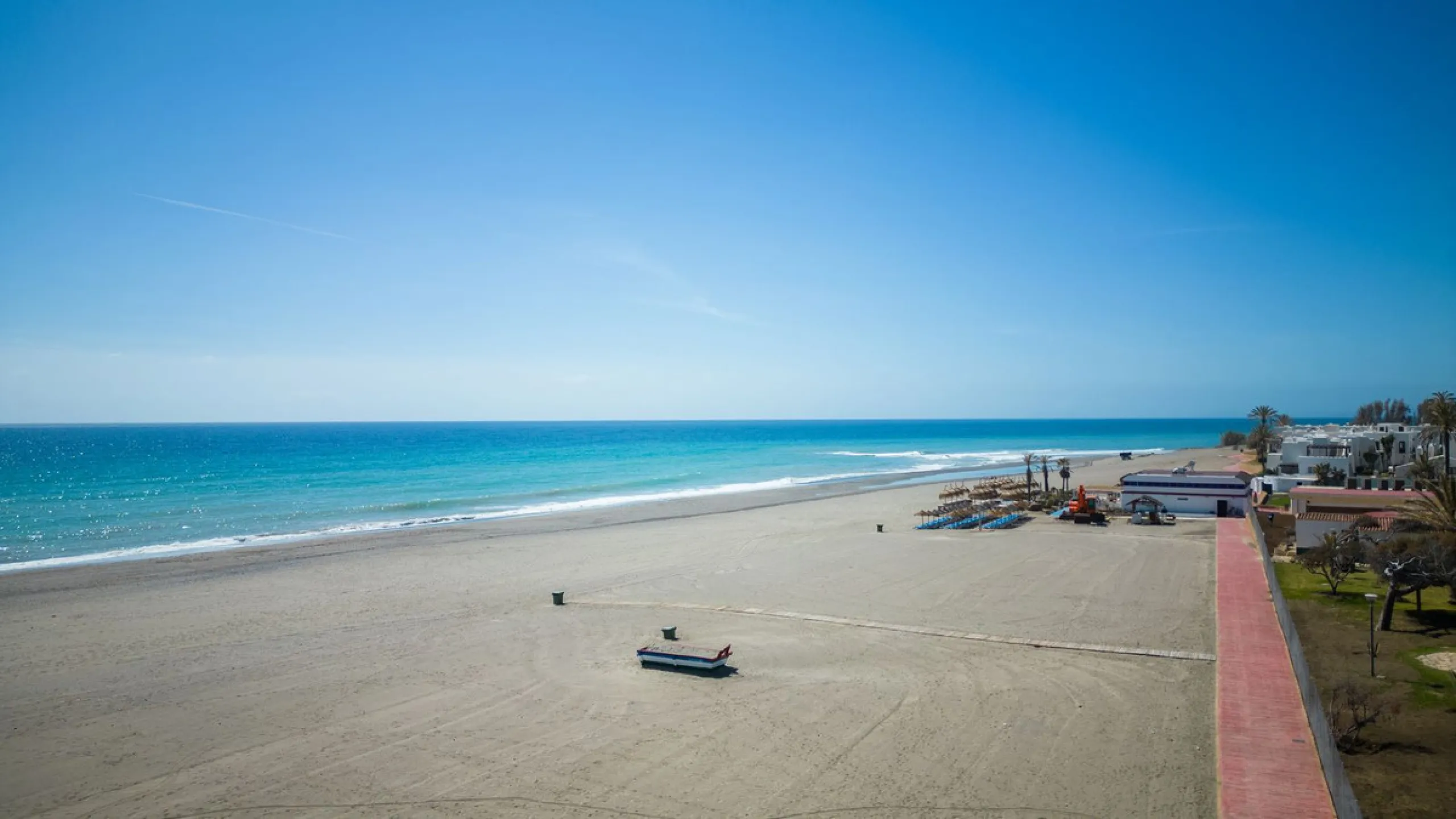 VILLA NEXT TO THE BEACH WITH HEATED POOL
