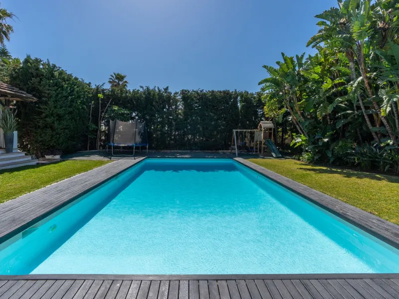 VILLA NEXT TO THE BEACH WITH HEATED POOL