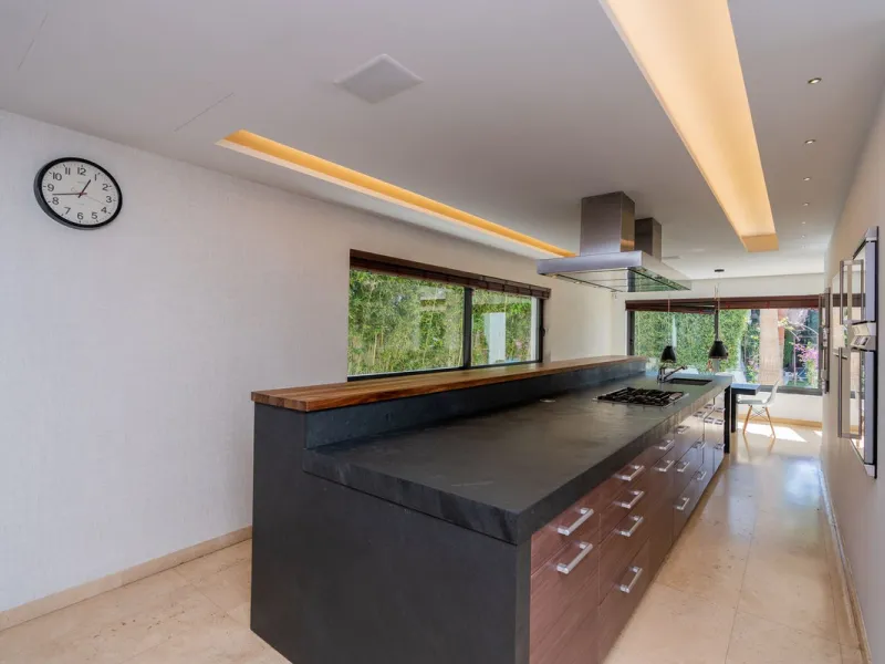 VILLA NEXT TO THE BEACH WITH HEATED POOL