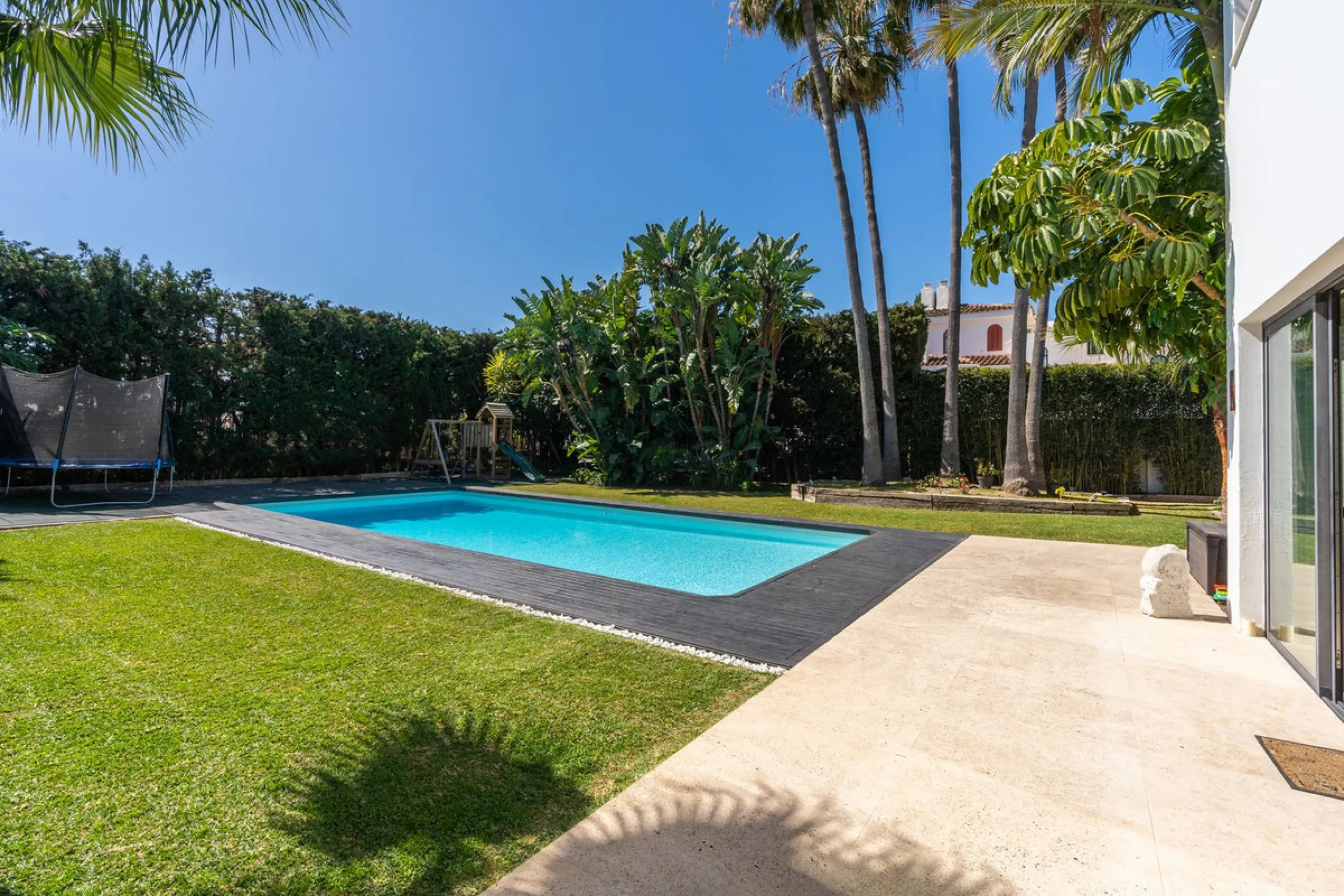 VILLA NEXT TO THE BEACH WITH HEATED POOL