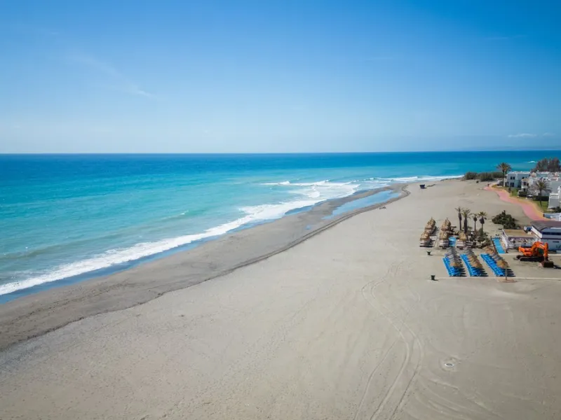 VILLA NEXT TO THE BEACH WITH HEATED POOL