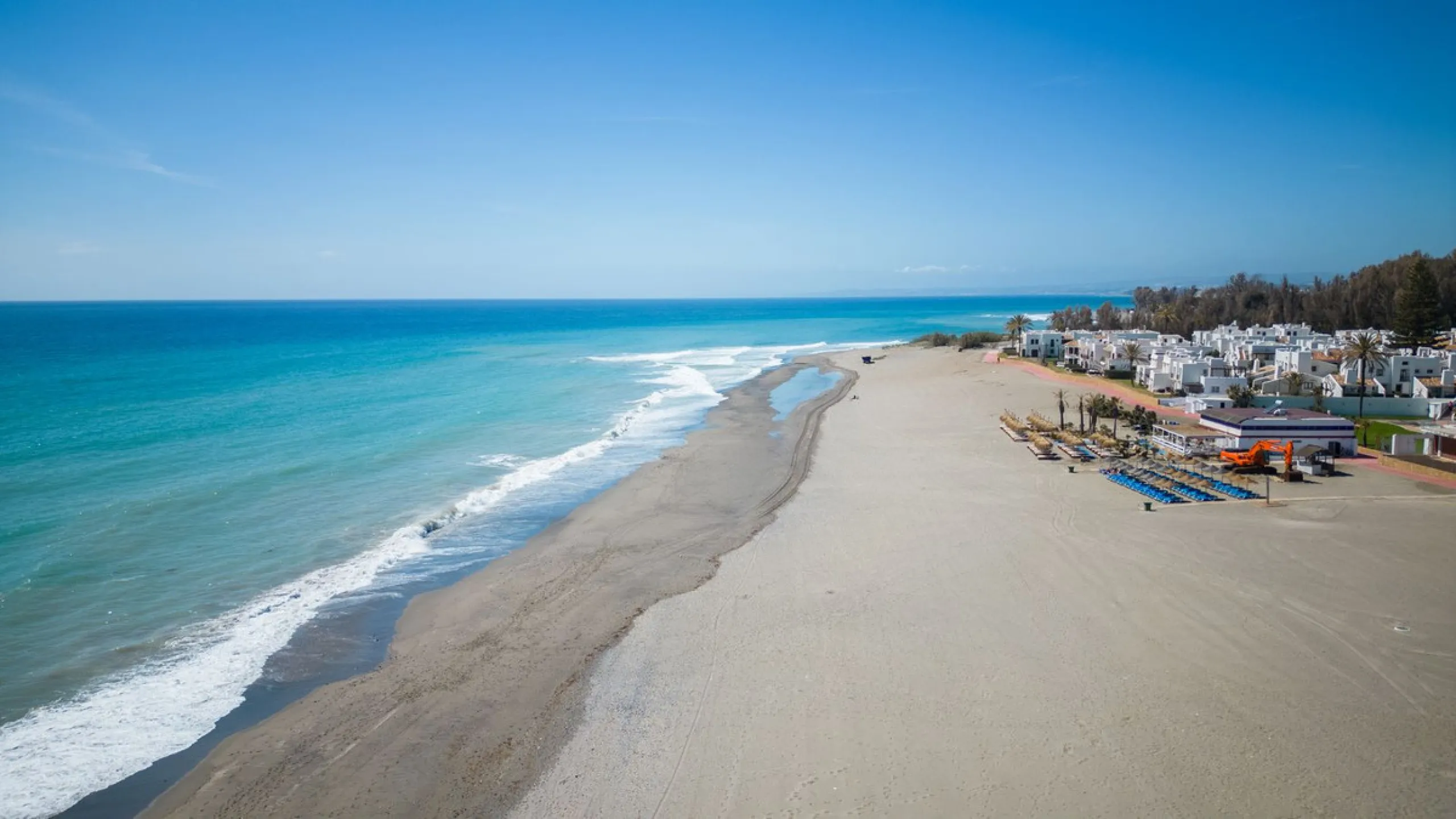 VILLA NEXT TO THE BEACH WITH HEATED POOL