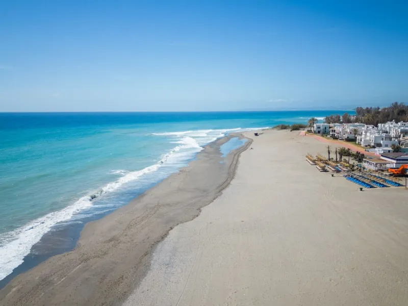 VILLA NEXT TO THE BEACH WITH HEATED POOL