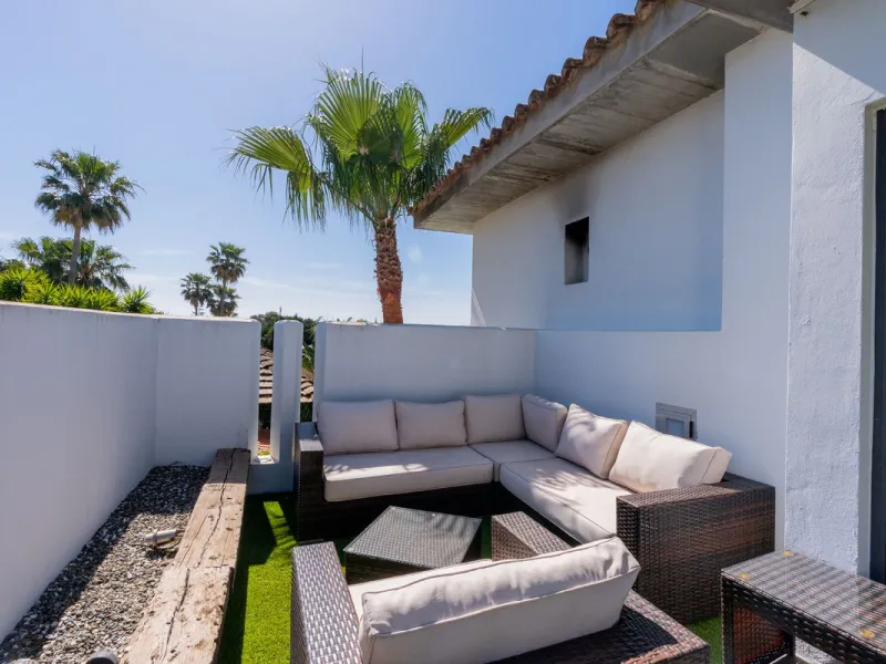 VILLA NEXT TO THE BEACH WITH HEATED POOL