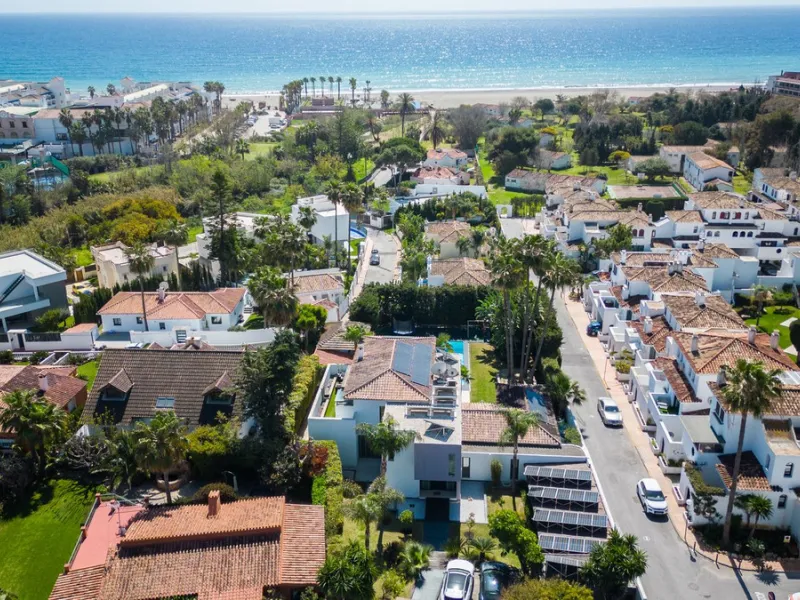 VILLA NEXT TO THE BEACH WITH HEATED POOL