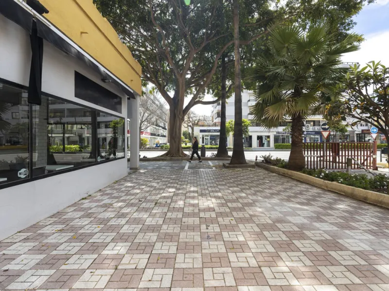 This commercial property is a gem in the heart of Marbella's bustling city center. Boasting two spacious floors, it offers ample room for both storage and office space, making it a prime location for a variety of businesses. The property's standout featur
