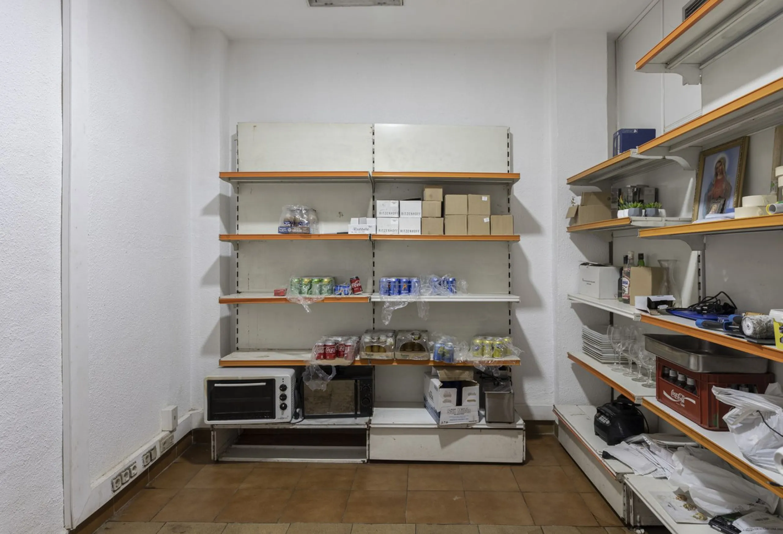 This commercial property is a gem in the heart of Marbella's bustling city center. Boasting two spacious floors, it offers ample room for both storage and office space, making it a prime location for a variety of businesses. The property's standout featur