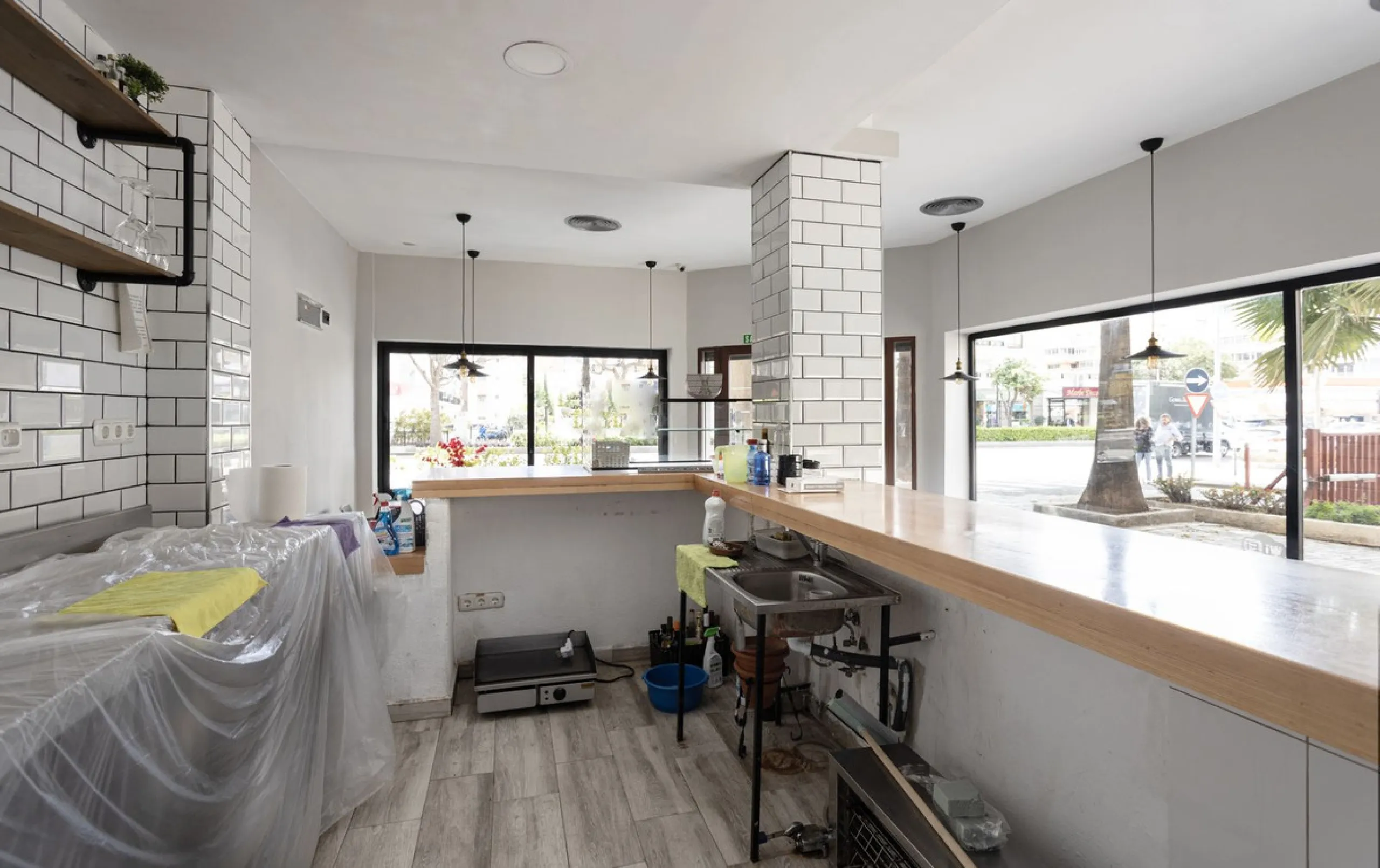 This commercial property is a gem in the heart of Marbella's bustling city center. Boasting two spacious floors, it offers ample room for both storage and office space, making it a prime location for a variety of businesses. The property's standout featur