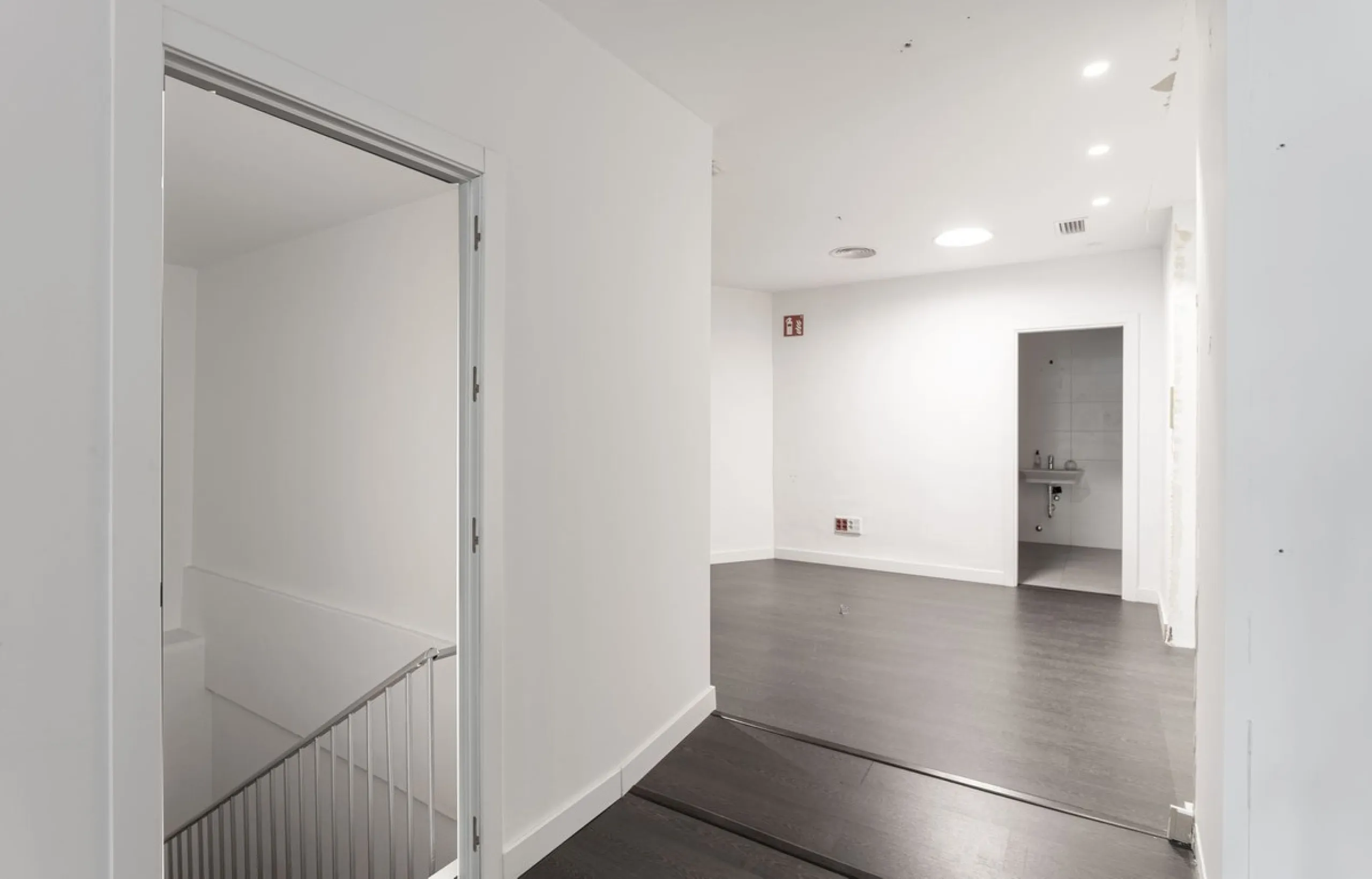 This commercial property in the heart of Marbella's center is a prime location for any business looking to establish itself in the area. With its central location, it offers easy access to the city's bustling streets, making it an attractive option for bo