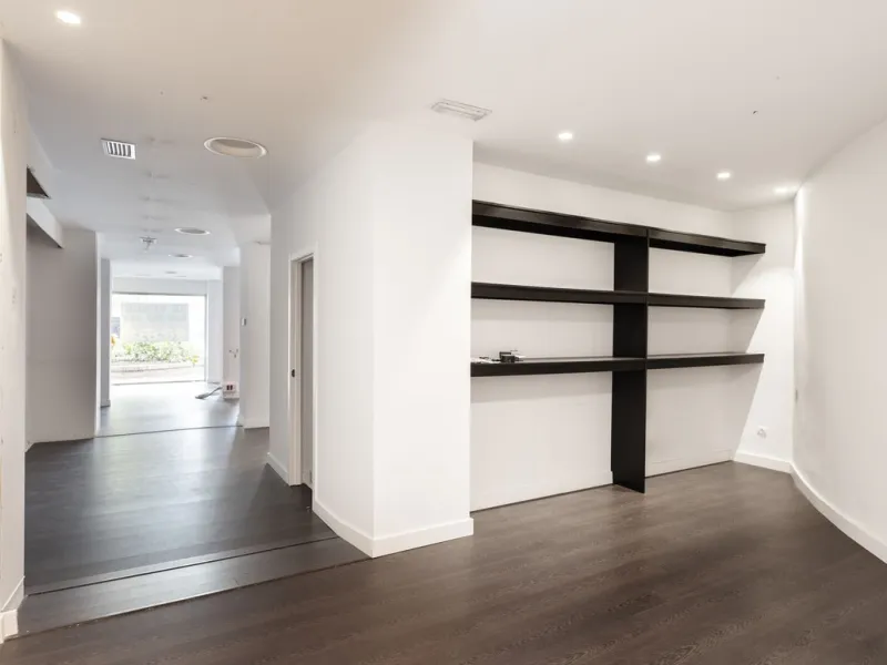 This commercial property in the heart of Marbella's center is a prime location for any business looking to establish itself in the area. With its central location, it offers easy access to the city's bustling streets, making it an attractive option for bo