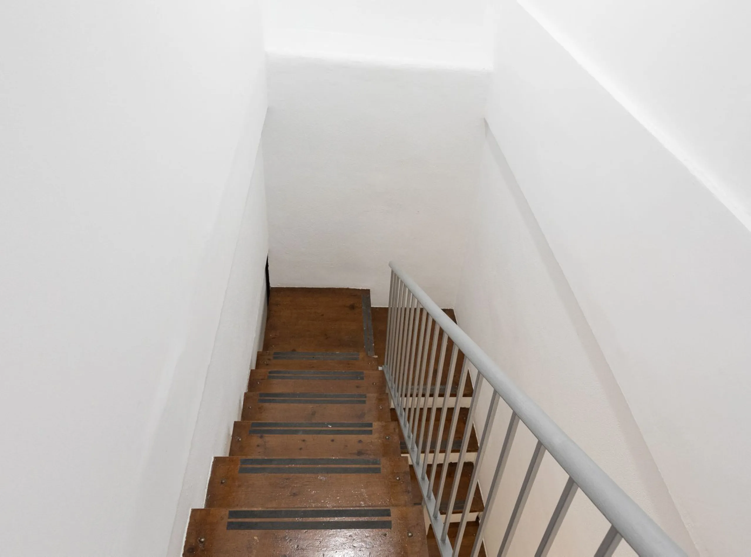 This commercial property in the heart of Marbella's center is a prime location for any business looking to establish itself in the area. With its central location, it offers easy access to the city's bustling streets, making it an attractive option for bo