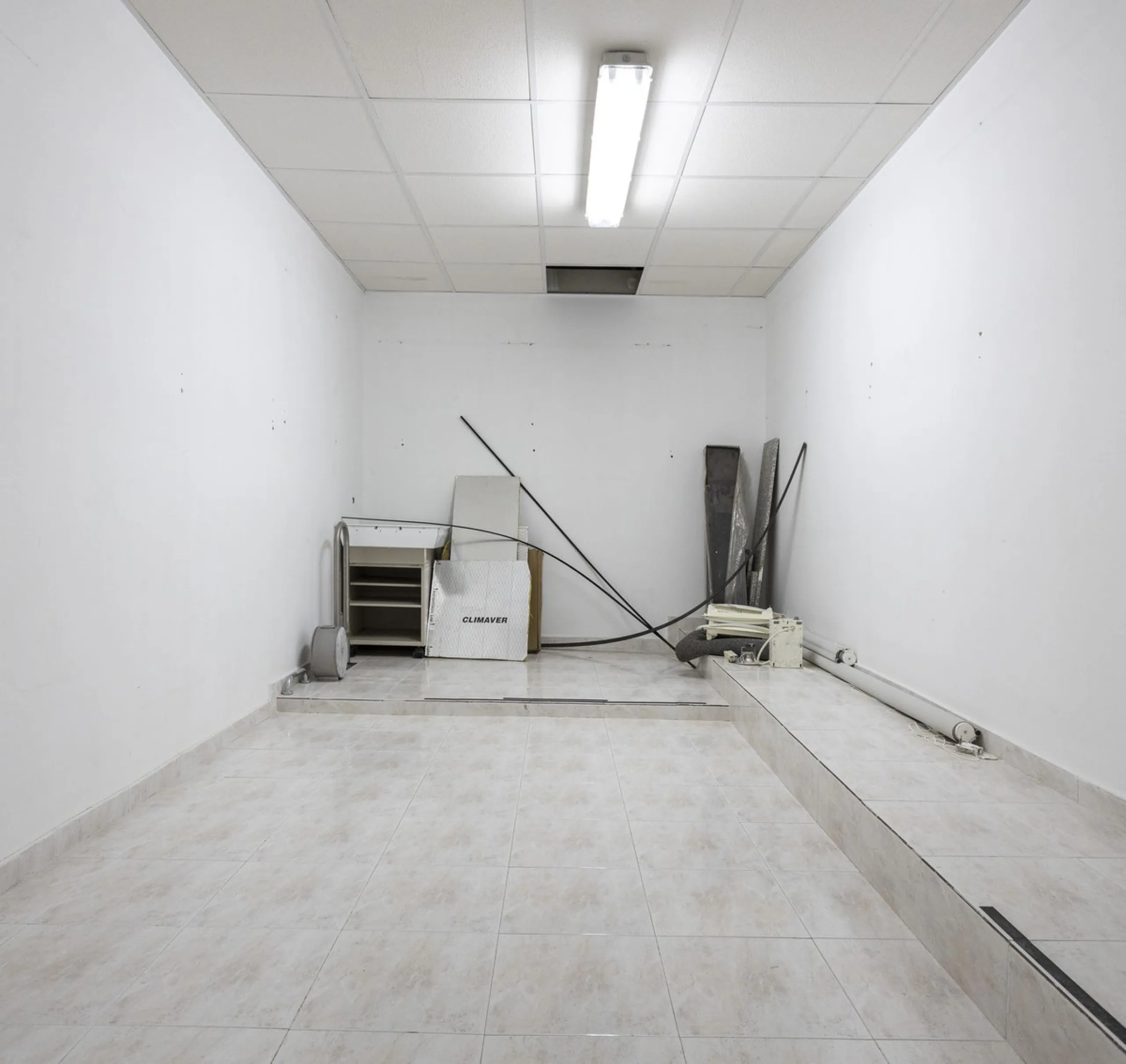 This commercial property in the heart of Marbella's center is a prime location for any business looking to establish itself in the area. With its central location, it offers easy access to the city's bustling streets, making it an attractive option for bo