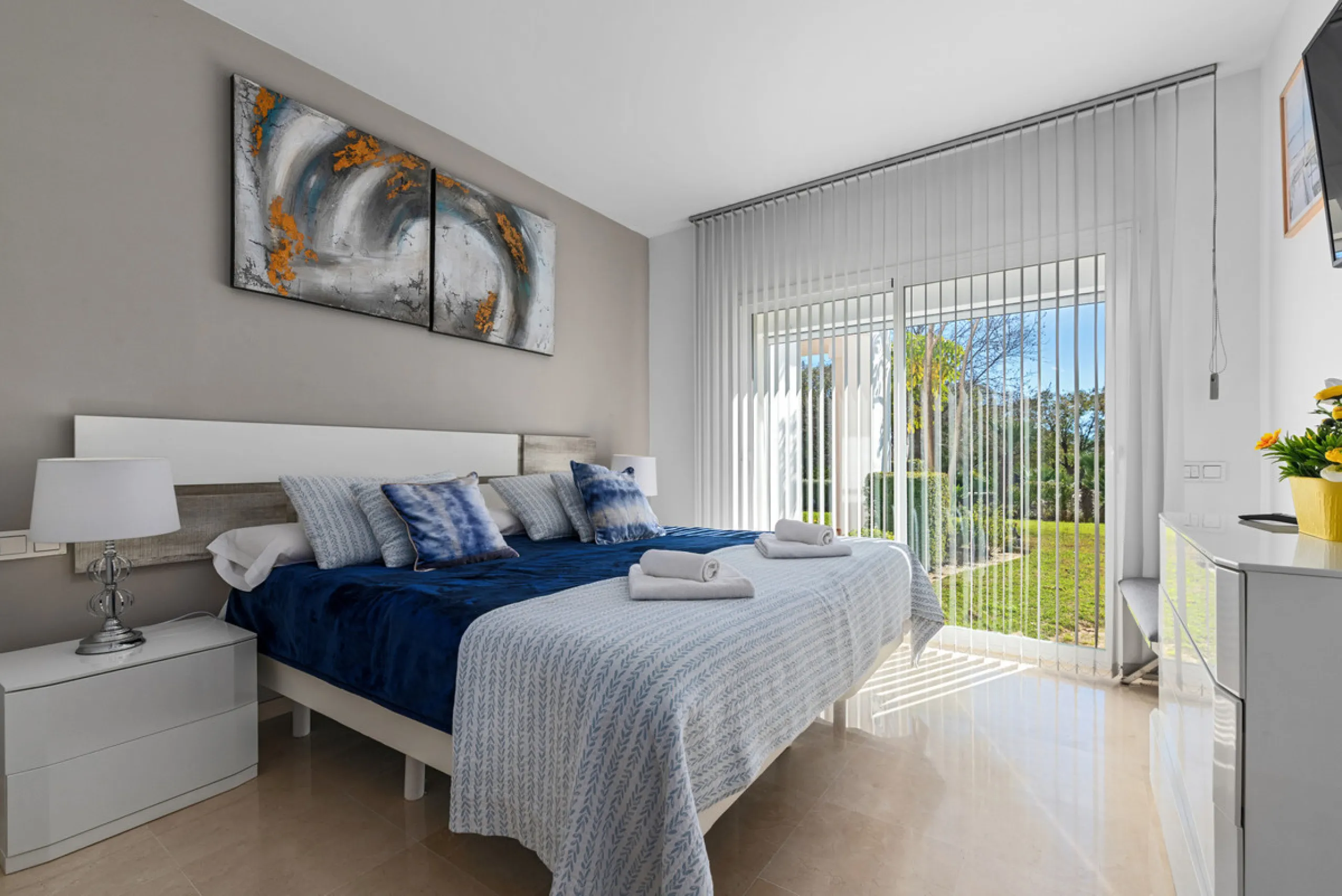 Located within one of the most sought-after developments on the Costa del Sol, this stylish ground floor apartment offers an exceptional living environment, combining comfort, nature, and a true resort lifestyle.